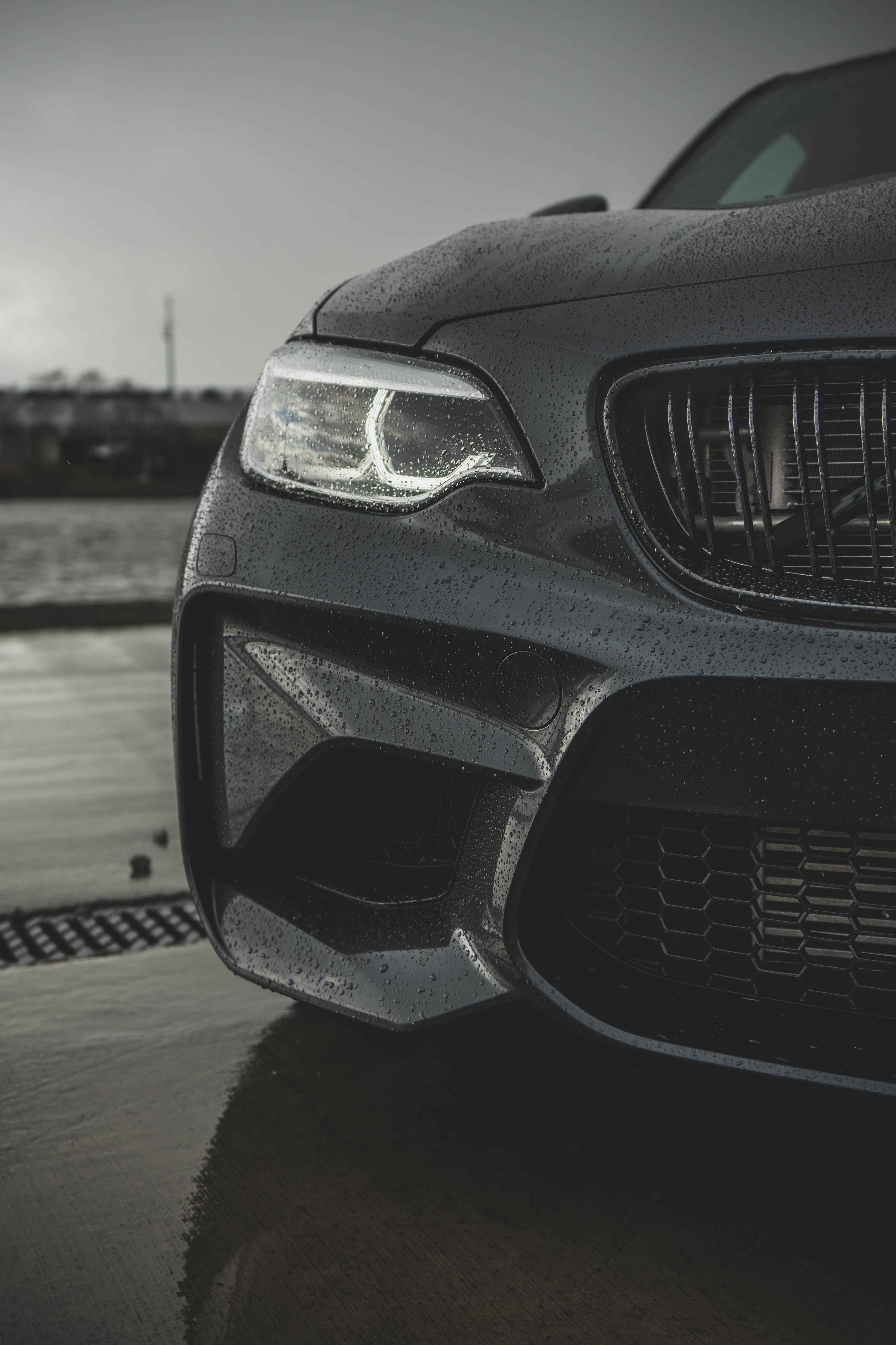 Bmw на черном фоне