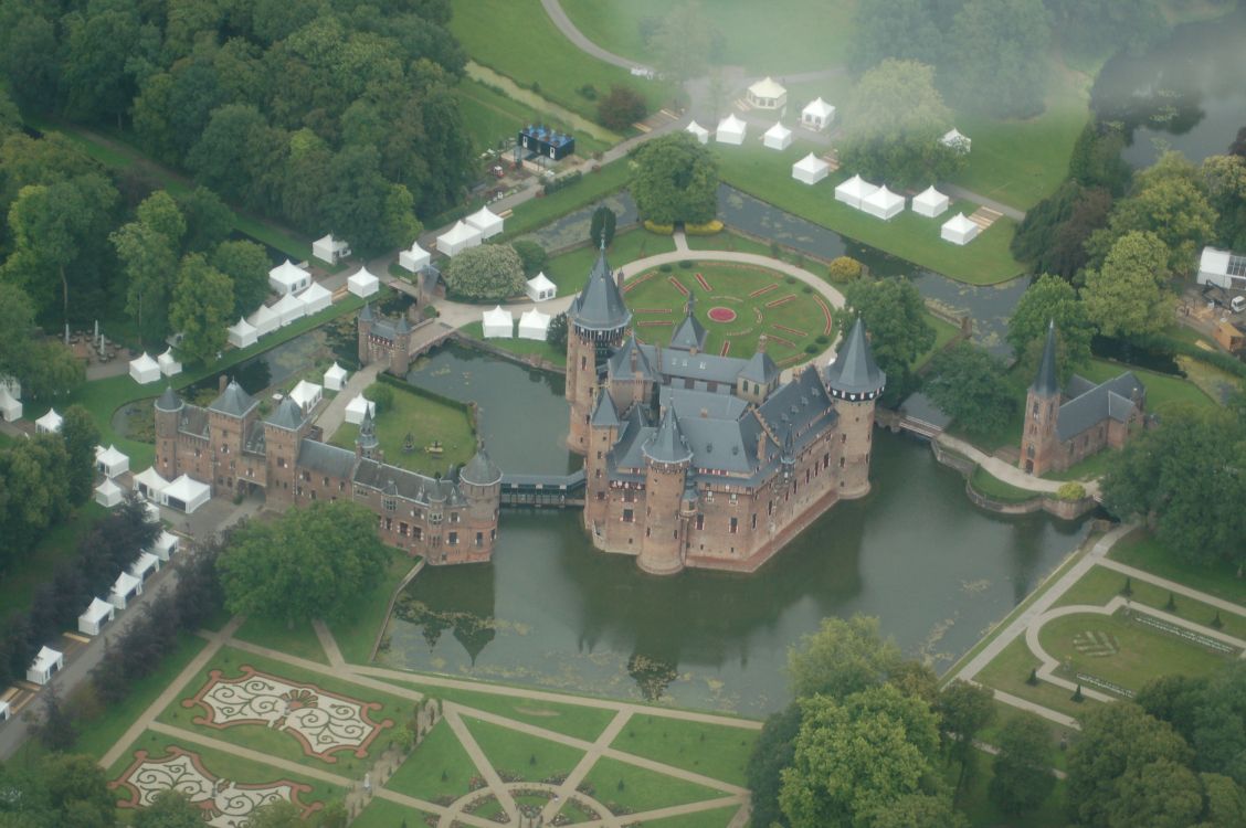 Обои городской дизайн, имущество, пригород, ров, здание в разрешении 3008x2000