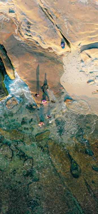 Обои рок, геология, вода, коренная порода, водоток в разрешении 1080x2340