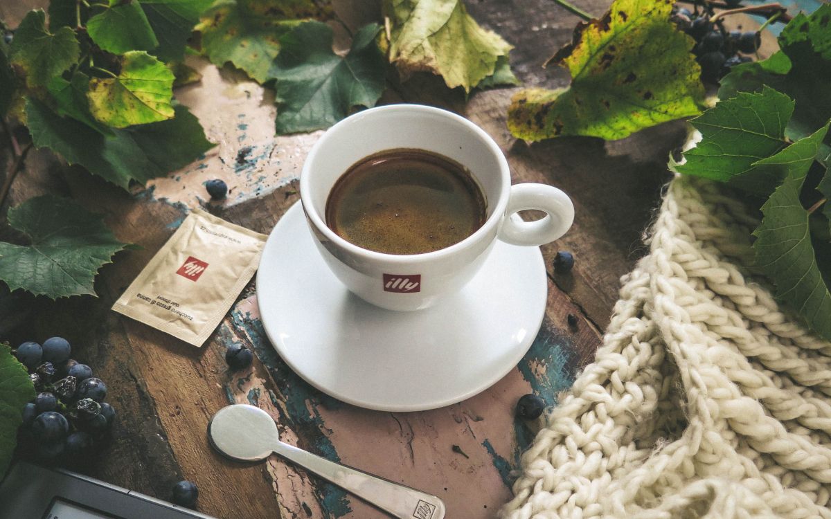 Обои латте, кофейня, кофе эспрессо, кофейная чашка, чашка в разрешении 2880x1800