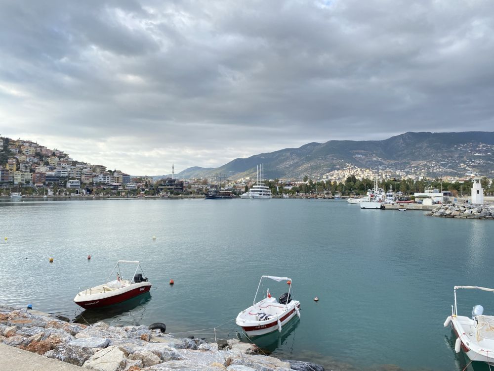 Обои вода, лодка, облако, гидроресурсы, дневное время в разрешении 2048x1536