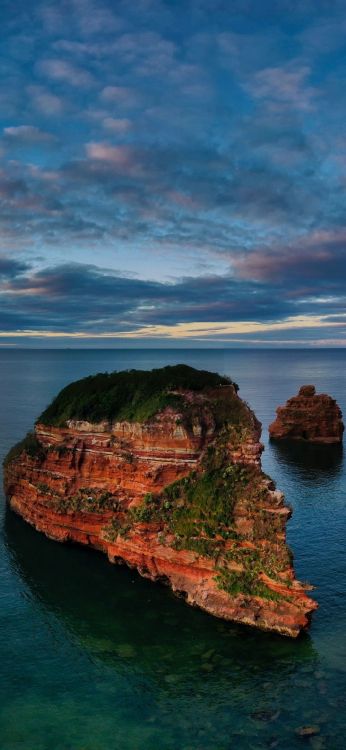 Обои природный ландшафт, рок, вода, побережье, Остров в разрешении 1080x2340