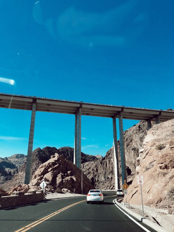 Обои дорога, дорожное покрытие, горный рельеф, инфраструктура, магистраль в разрешении 3025x4032