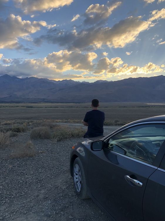 Обои дорога, Король, компактный автомобиль, автомобиль среднего размера, семейный автомобиль в разрешении 1536x2048