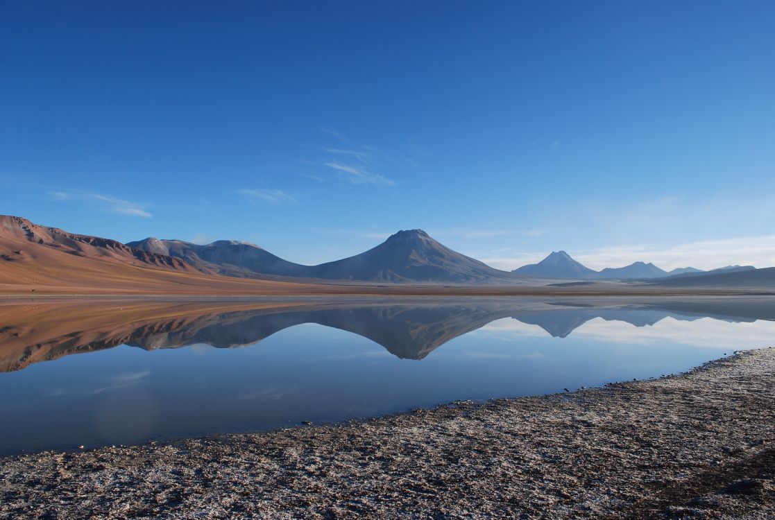 Обои отражение, вулкан, гора, озеро, дикая местность в разрешении 2896x1944