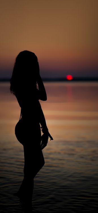 Обои море, вода, Люди в природе, послесвечение, Счастлив в разрешении 1080x2340