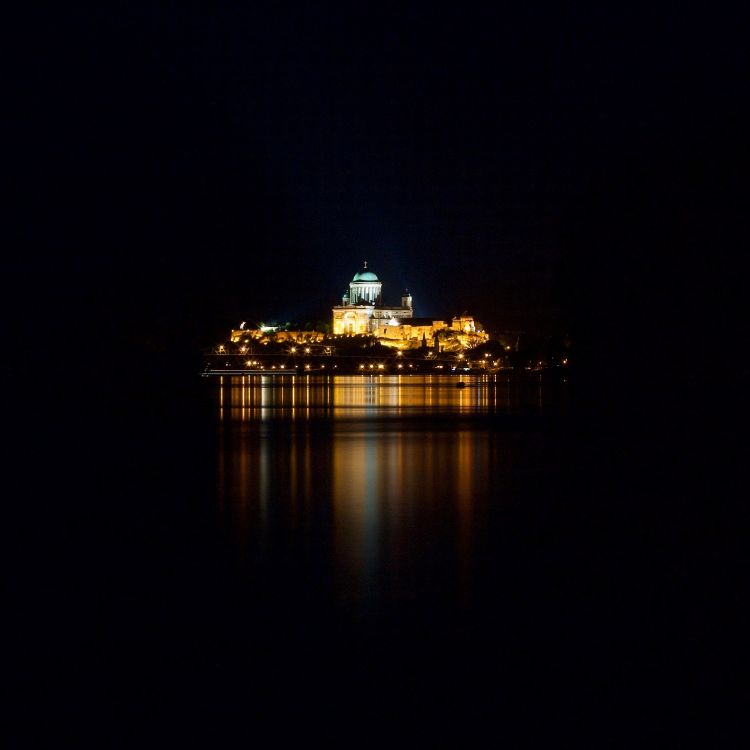 Обои ночь, архитектура, море, темнота, полночь в разрешении 3054x3054