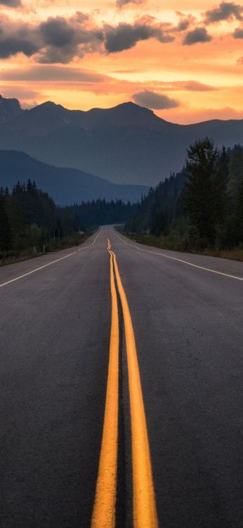 Обои дорога, гора, облако, свет, природа в разрешении 924x2000