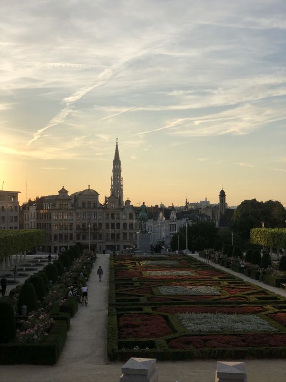 Обои гора искусств, водоем, ночь, дорога, природа в разрешении 1536x2048