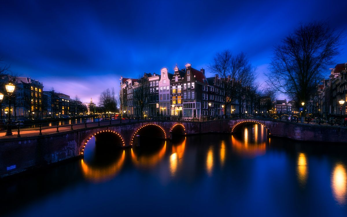 Обои Амстердам, ночь, вода, отражение, городской пейзаж в разрешении 2880x1800