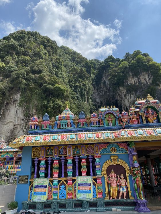 Обои Пещеры Бату, достопримечательность, туризм, место поклонения, святое место в разрешении 1536x2048