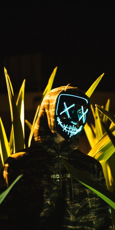 Обои анонимный свет, свет, анонимность, арт, электрик в разрешении 2453x4907