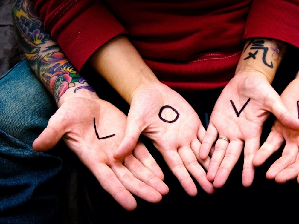 Обои палец, ноготь, дизайн, узор, девушка в разрешении 2048x1536