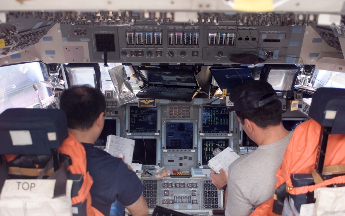 Обои программы космических челноков, кубрик, космический челнок discovery, space shuttle, НАСА в разрешении 1920x1200