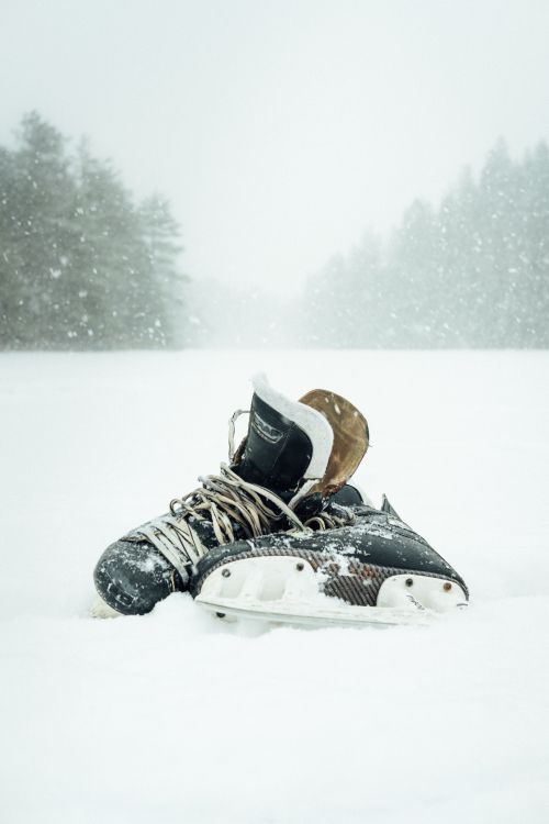 Обои снег, обувь, зима, башмак, зимний шторм в разрешении 3961x5941