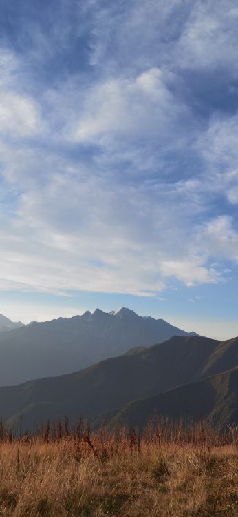 Обои облако, гора, атмосфера, растение, лазурный в разрешении 1080x2340