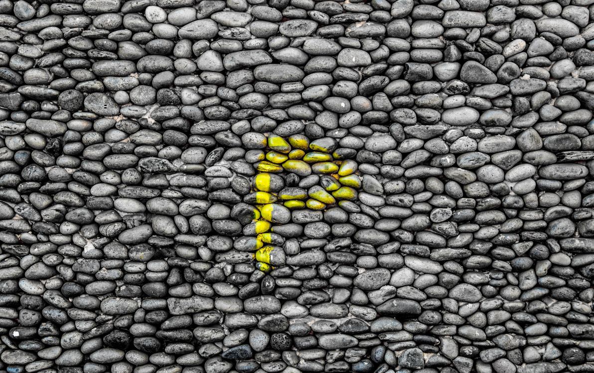 Обои каменная стена, булыжник, гравий, рок, предпринимательство в разрешении 2560x1610