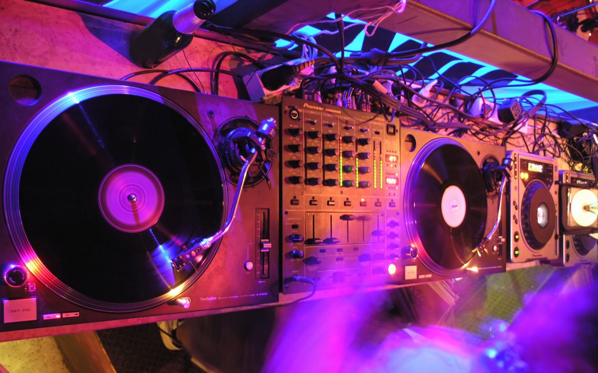 Обои дискотека, диджей микс, пурпур, диджей, освещение в разрешении 2560x1600