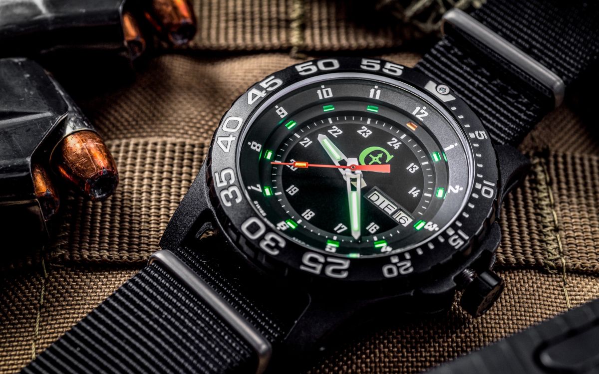 Обои часы, аналоговые часы, часы аксессуар, модный аксессуар, ремень в разрешении 2880x1800