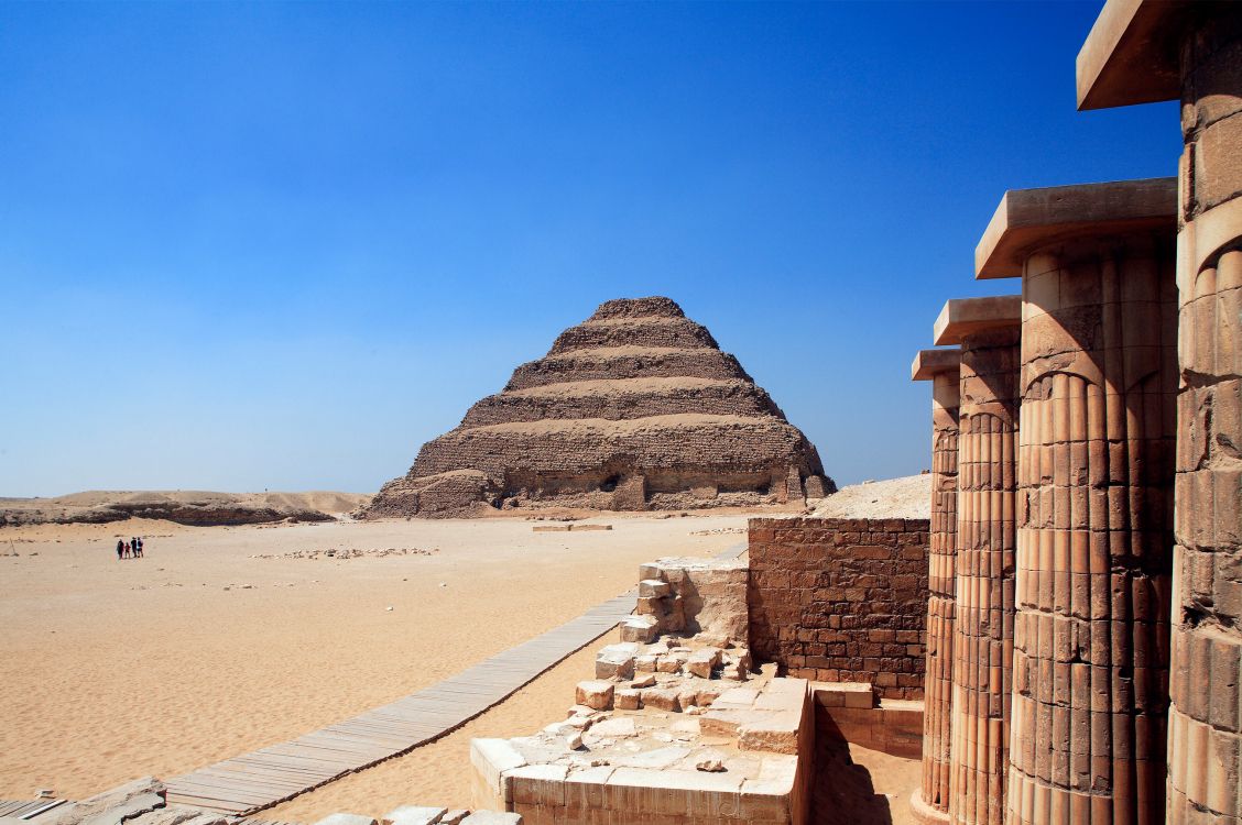 Обои египетская пирамида, достопримечательность, пирамида, историческое место, древняя история в разрешении 2600x1728
