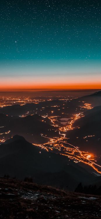 Обои ночной вид в золотой час, ночь, золотой час, атмосфера, природа в разрешении 1080x2340