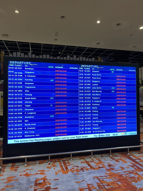 Обои аэропорт, COVID-19, аэропорт Suvarnabhumi, свет, электронное устройство в разрешении 1536x2048