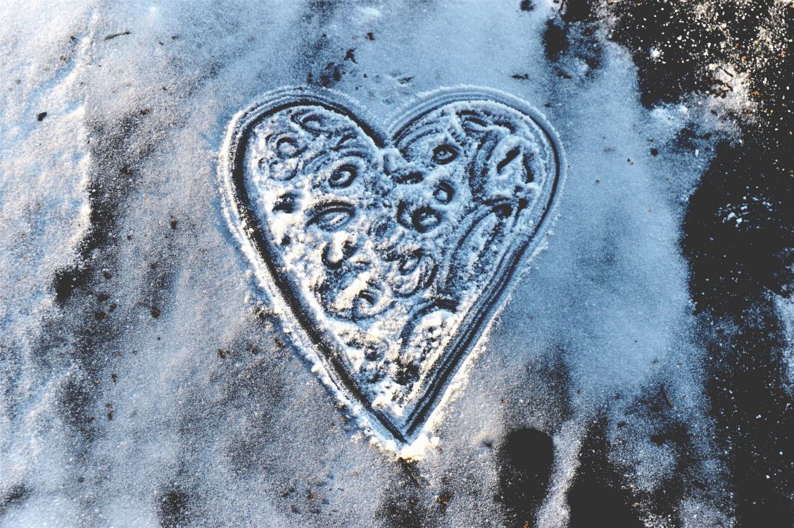 Обои сердце, орган, зима, снег, замораживание в разрешении 3008x2000