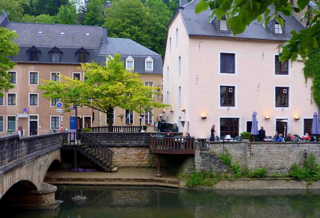 Обои вода, здание, фасад, водный путь, канал в разрешении 2560x1743