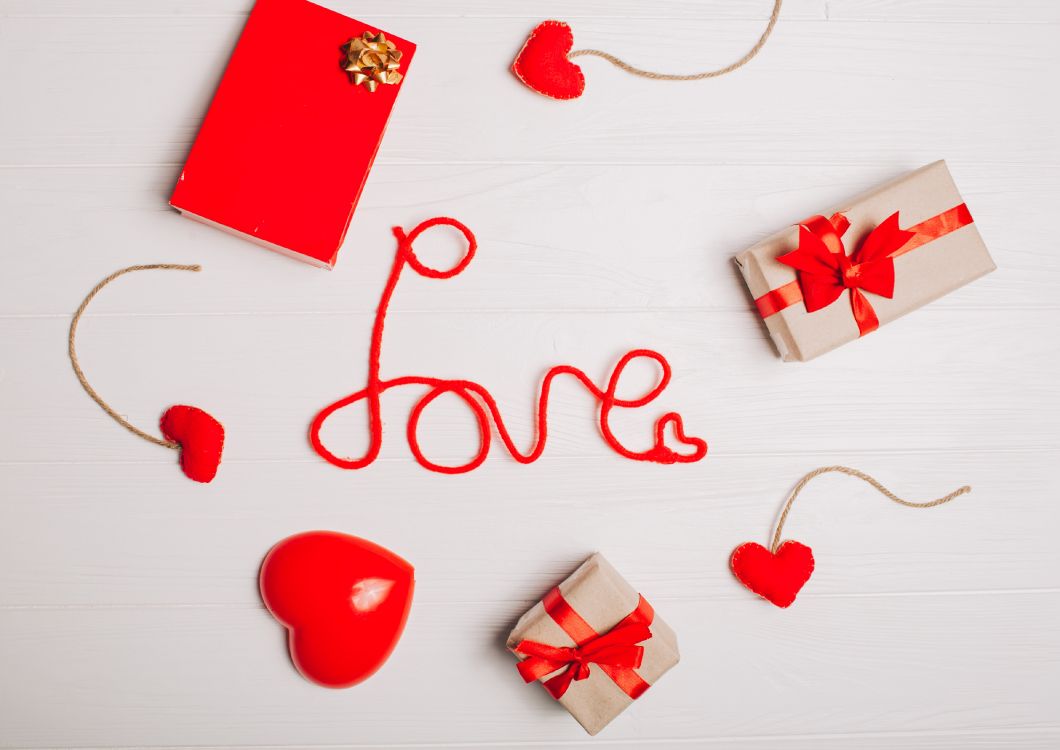 Обои День Святого Валентина, красный цвет, сердце, любовь, рождественский орнамент в разрешении 3581x2532