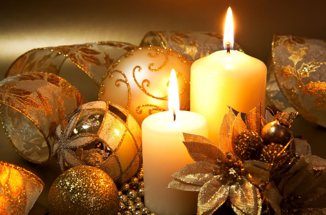 Обои Рождественские украшения, Рождественский день, рождественский орнамент, свеча, натюрморт в разрешении 7776x5128