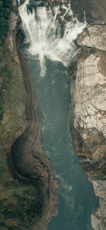 Обои гидроресурсы, вода, коренная порода, водоток, местность в разрешении 1080x2340