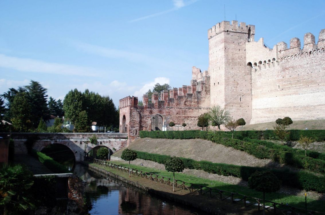 Обои замок, ров, фортификация, здание, историческое место в разрешении 2816x1861