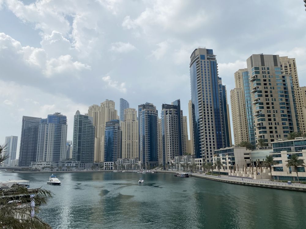 Обои Дубай, башня, дневное время, город, свойство в разрешении 2048x1536