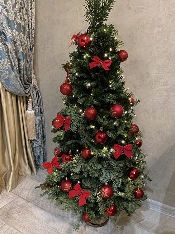 Обои елка, Рождественский день, событие, Рождественские украшения, дизайн интерьера в разрешении 1536x2048