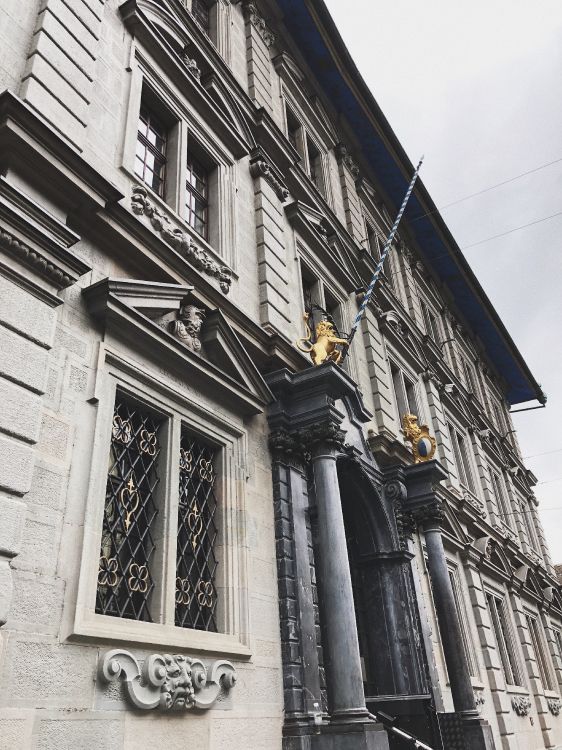 Обои ориентир, классическая архитектура, архитектура, фасад, свойство в разрешении 3024x4032