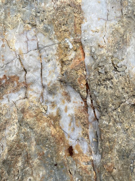 Обои геология, обнажение, магматическая горная порода, коричневый цвет, коренная порода в разрешении 1536x2048