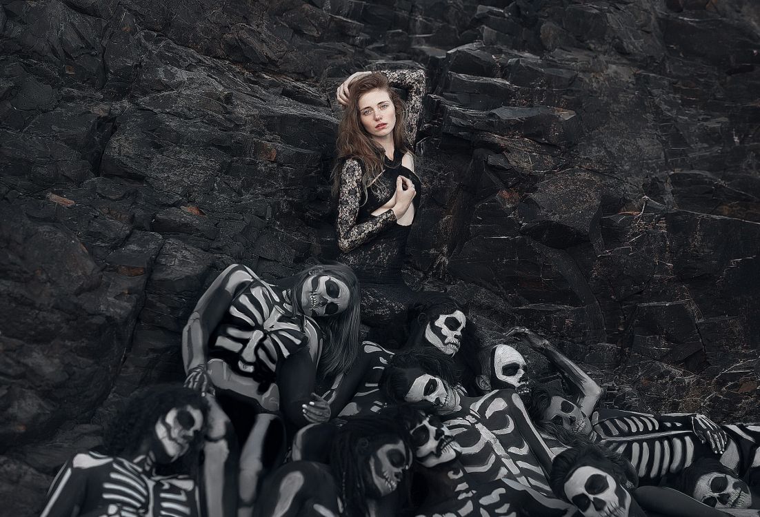 Обои портрет, арт, девушка, завод, Роб woodcox скелет королевы в разрешении 2048x1393