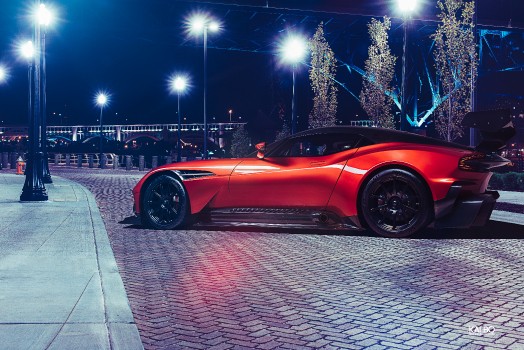 Астон мартин vulcan