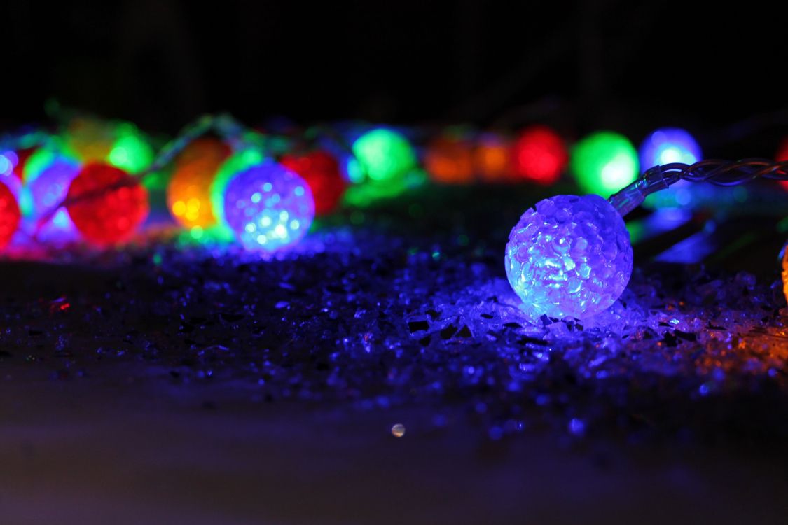 Обои Новый год, ночь, свет, освещение, вода в разрешении 2256x1504