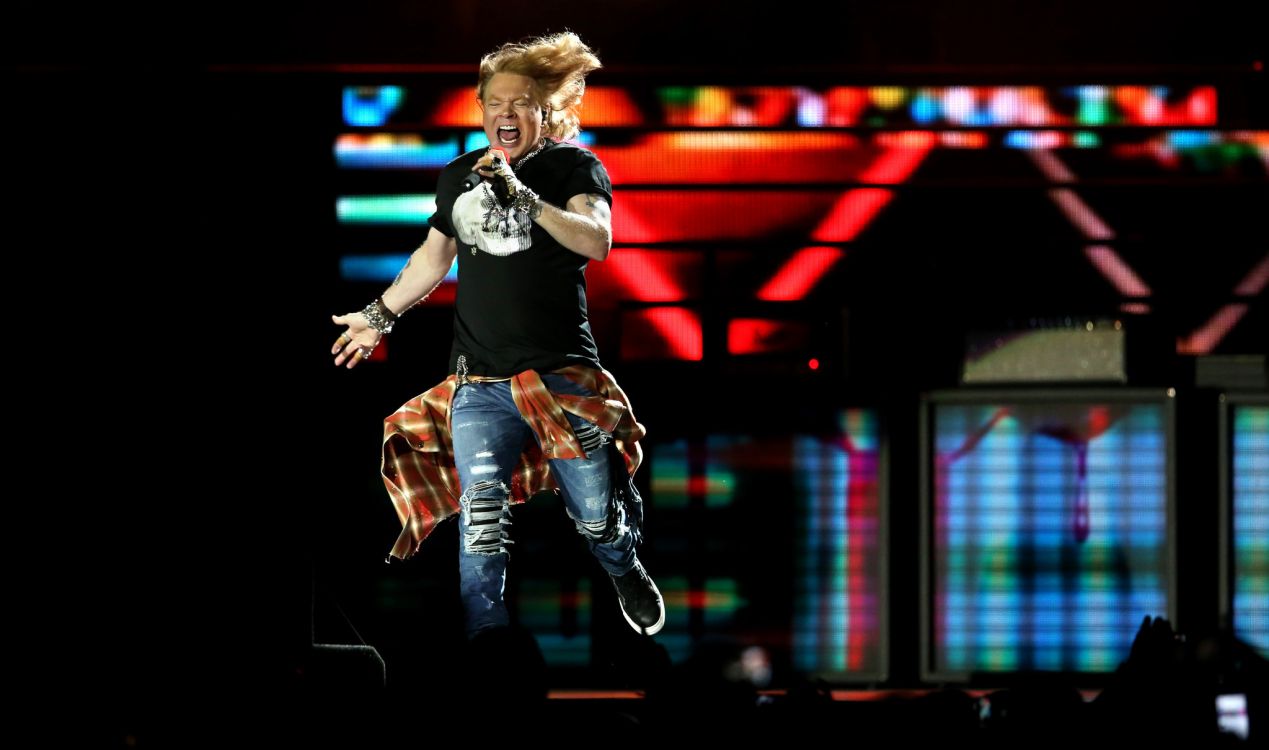 Обои этап, концерт, Not in This Lifetime Tour, Поле Воин, Guns N Roses в разрешении 2048x1210