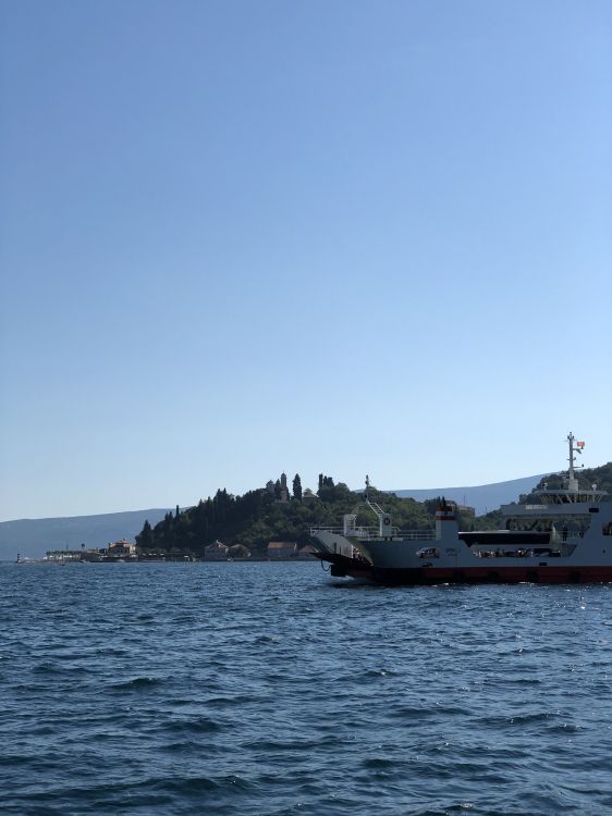 Обои море, судно, лодка, океан, горизонт в разрешении 1536x2048