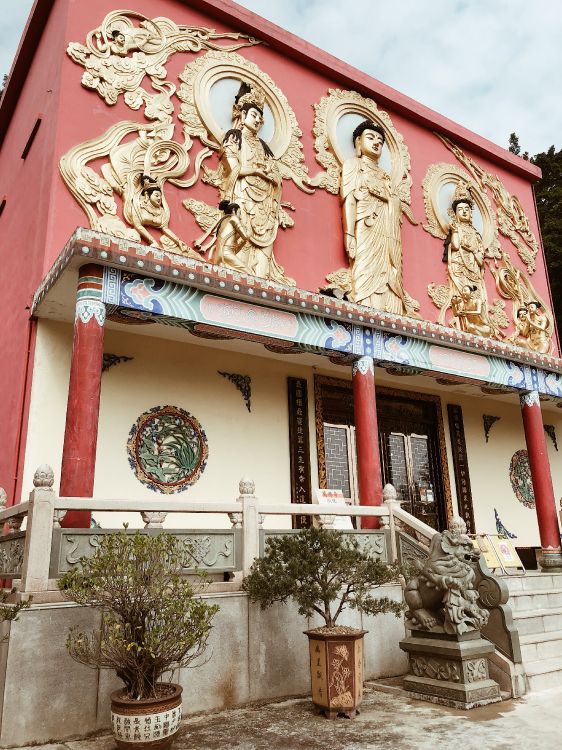 Обои фасад, цветочный горшок, скульптура, ориентир, комнатное растение в разрешении 3024x4032