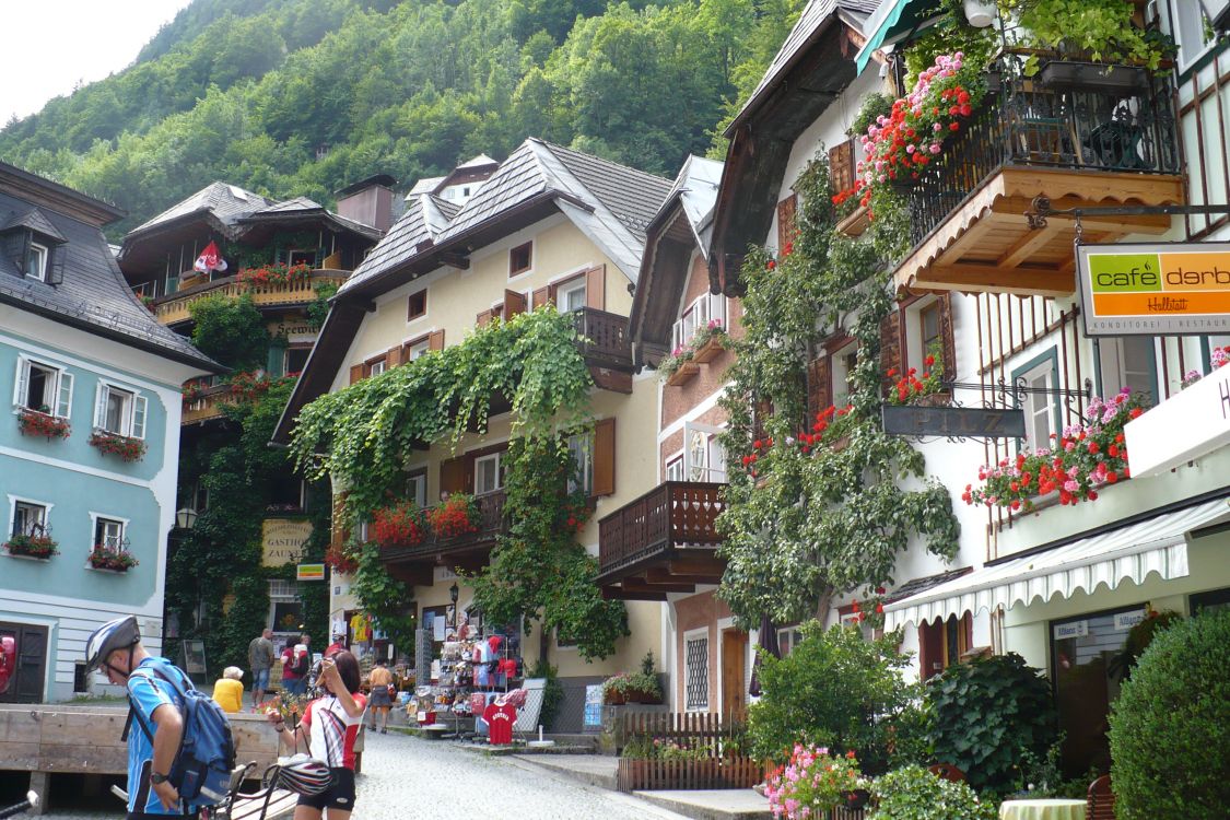 Обои центральная площадь, гальштат, городок, соседство, туризм в разрешении 3072x2048