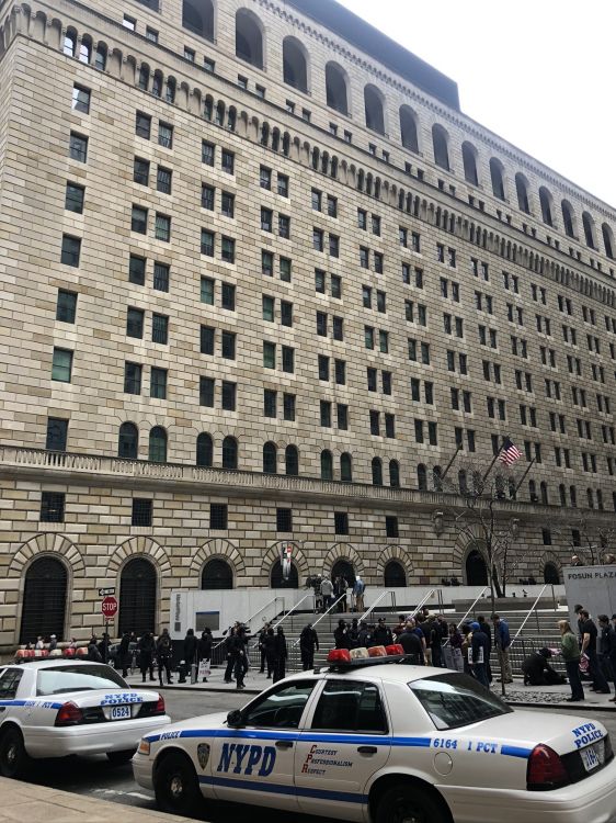 Обои полиция, Нью-Йорк, колесо, окно, Король в разрешении 1536x2048