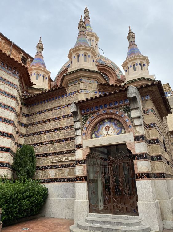 Обои живописная церковь, дверь, место поклонения, храм, святое место в разрешении 1536x2048