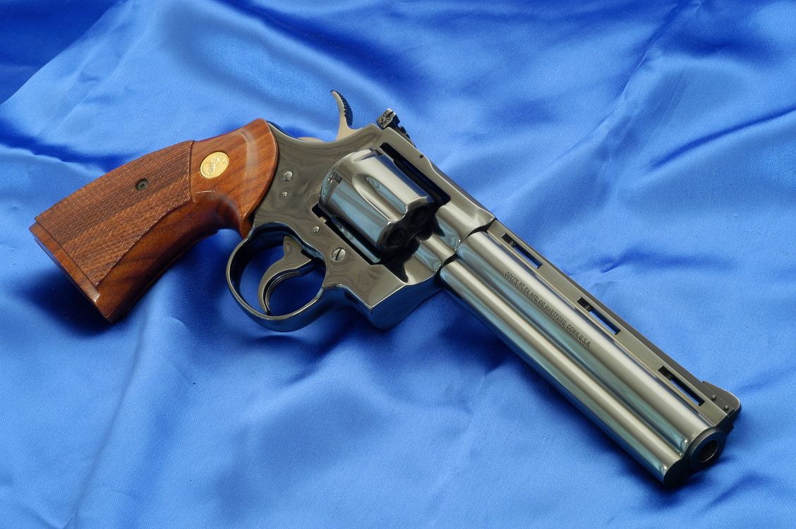 Обои револьвер Кольт питон, ручное огнестрельное оружие, орудие, пистолет м1911, огнестрельное оружие в разрешении 3008x2000
