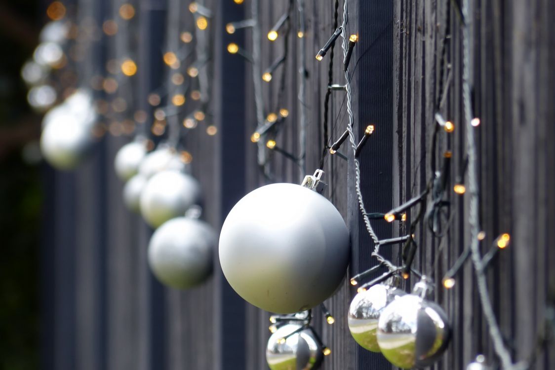 Обои освещение, Рождественский день, День Святого Валентина, дерево, Рождество в разрешении 2560x1707