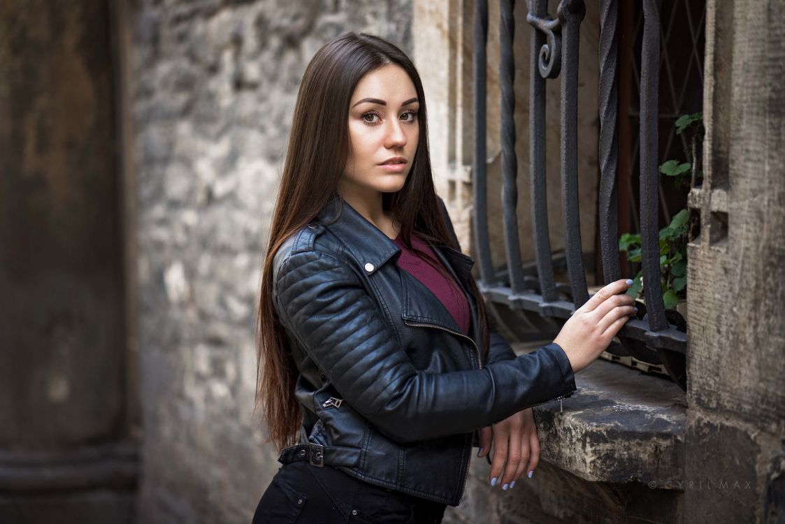 Обои кожаная куртка, куртка, одежда, фэшн, Летная куртка в разрешении 2048x1367