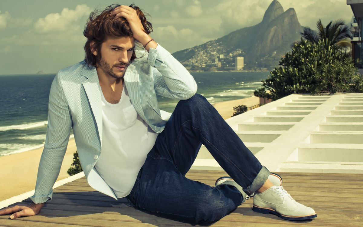 Обои Эштон Катчер, модель, знаменитость, актер, сидящий в разрешении 2560x1600