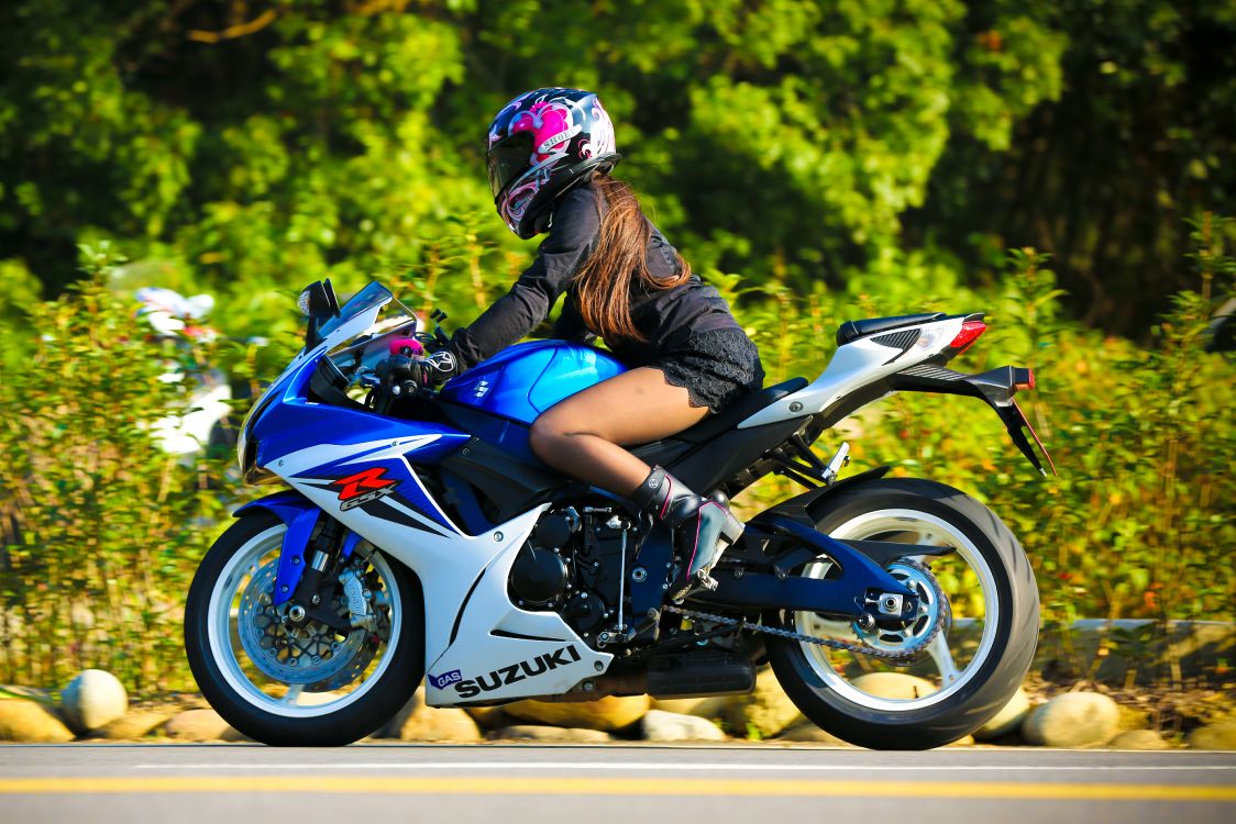 Обои suzuki, мотоциклетный шлем, мотоцикл, мотоспорт, шлем в разрешении 5098x3399